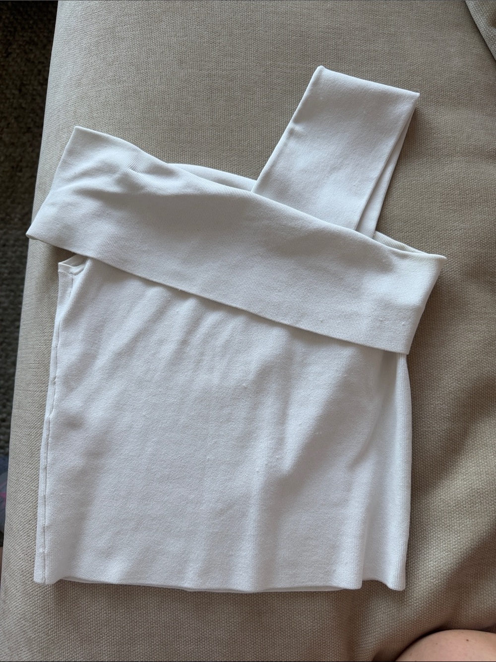 Alice + Olivia White Ribbed crop top